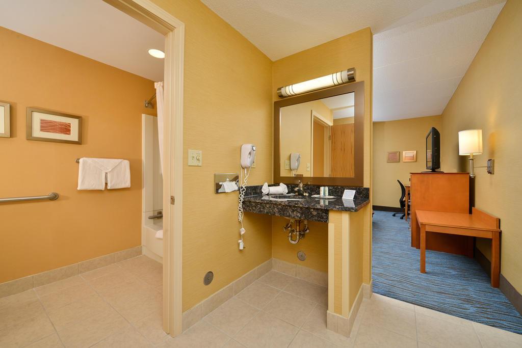Spark By Hilton פלימות' מראה חיצוני תמונה