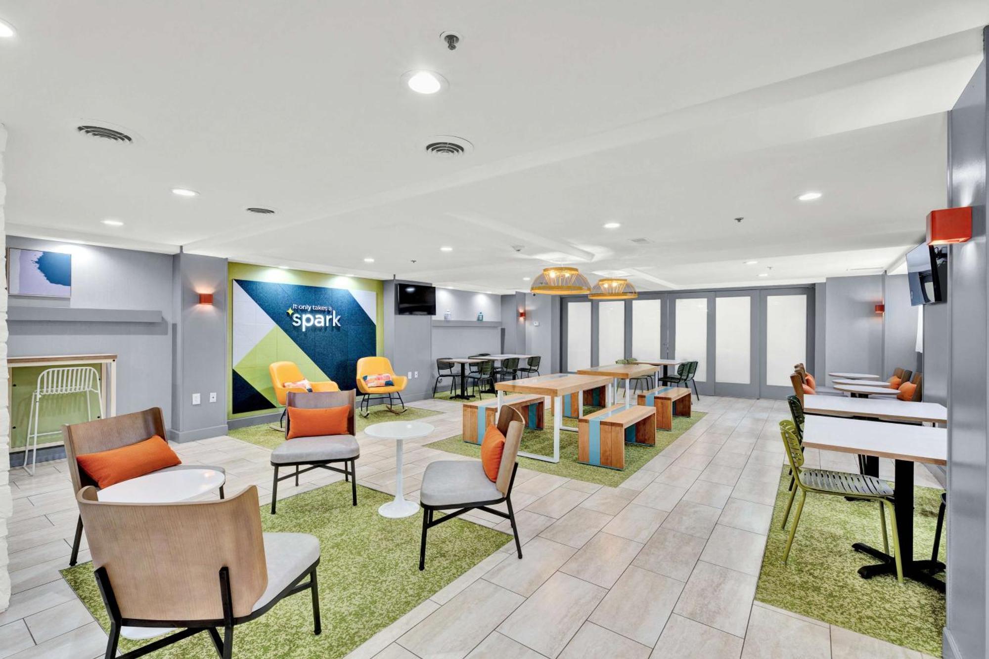 Spark By Hilton פלימות' מראה חיצוני תמונה