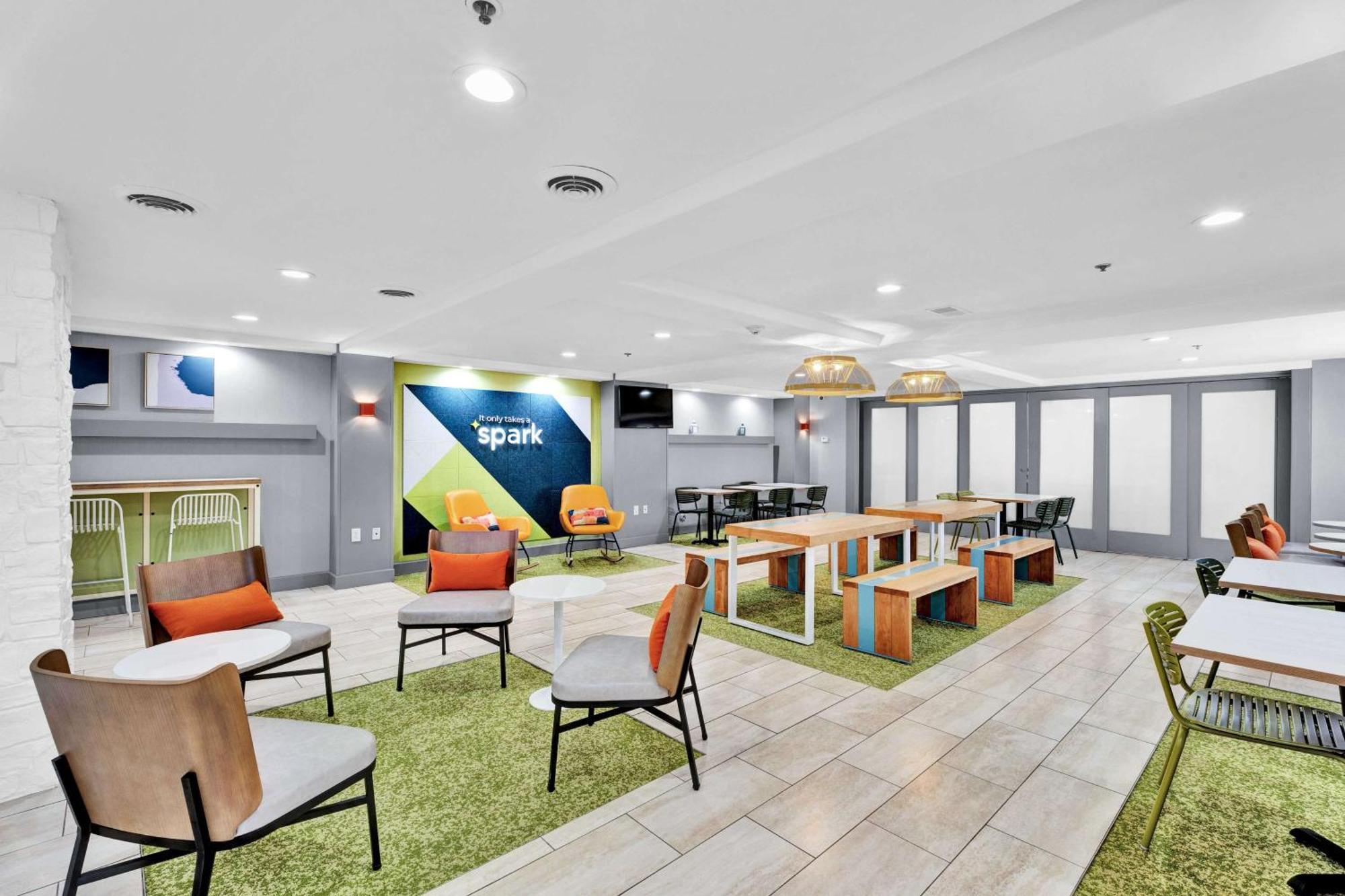 Spark By Hilton פלימות' מראה חיצוני תמונה