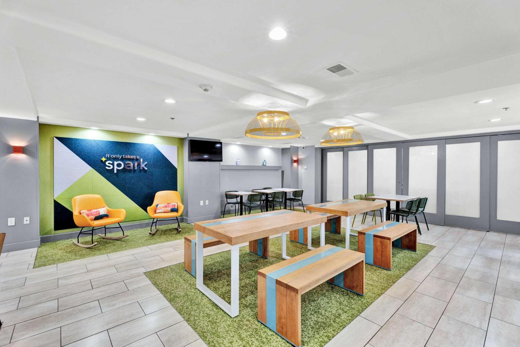 Spark By Hilton פלימות' מראה חיצוני תמונה