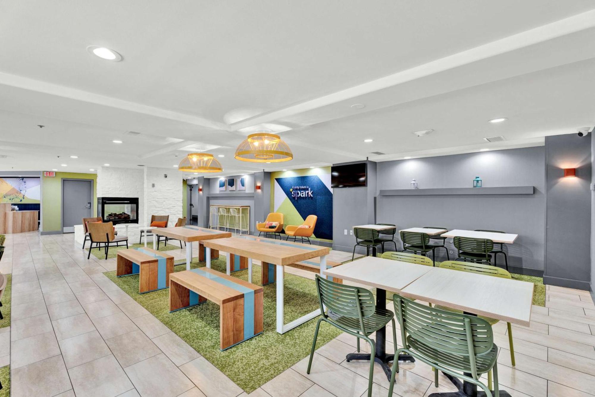 Spark By Hilton פלימות' מראה חיצוני תמונה