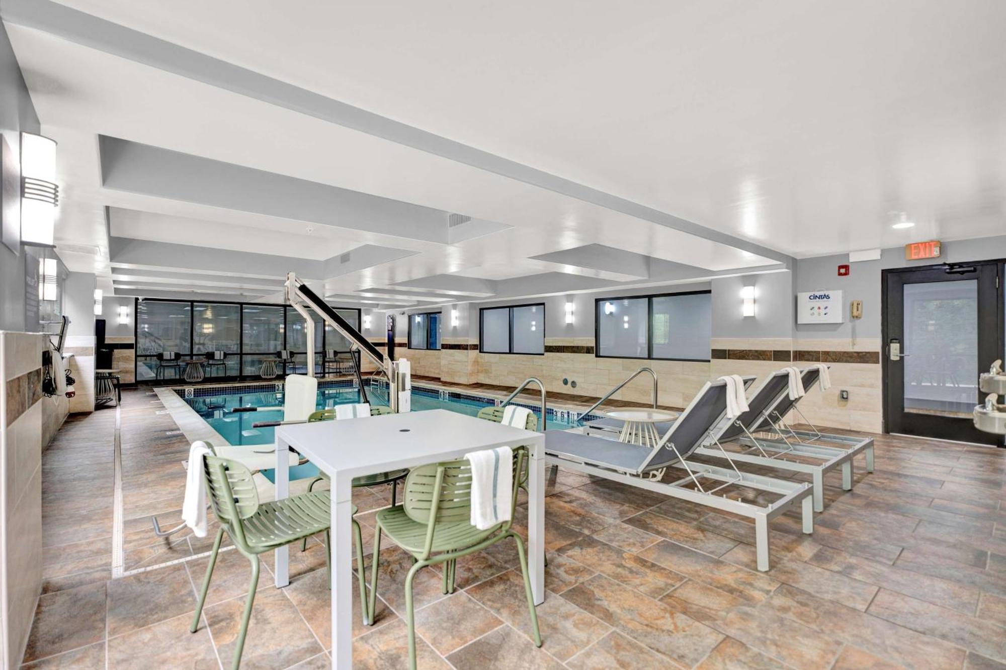 Spark By Hilton פלימות' מראה חיצוני תמונה