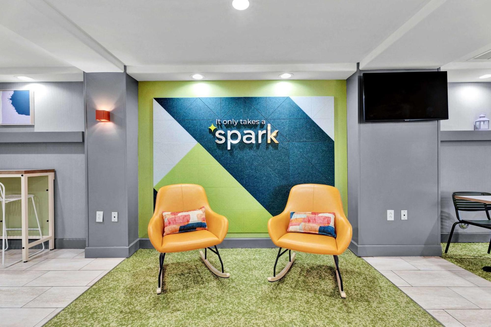 Spark By Hilton פלימות' מראה חיצוני תמונה